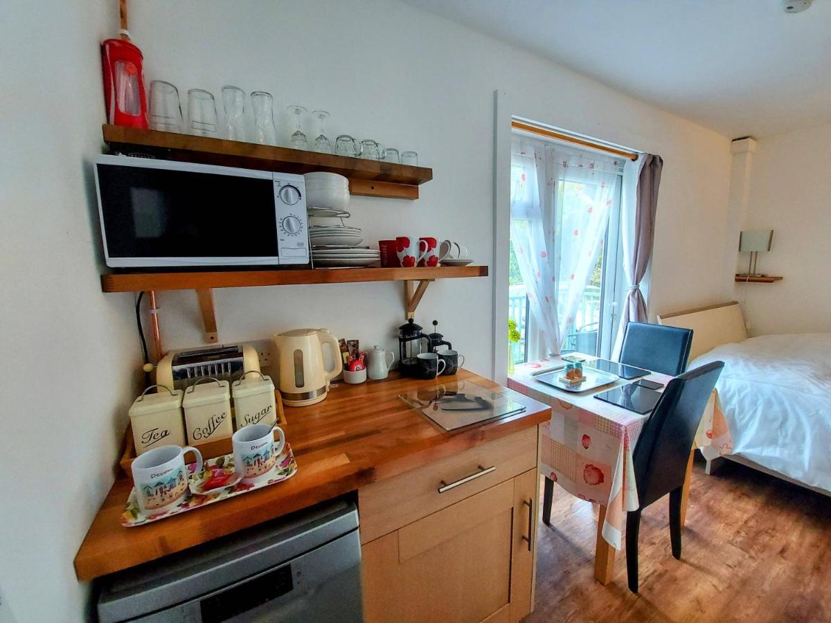Cozy Snug Room, Short Drive To Lyme Regis, Crackling Fireplace, Private Balcony & Stunning Countryside Views, Free Private Parking & Wifi Axminster Dış mekan fotoğraf
