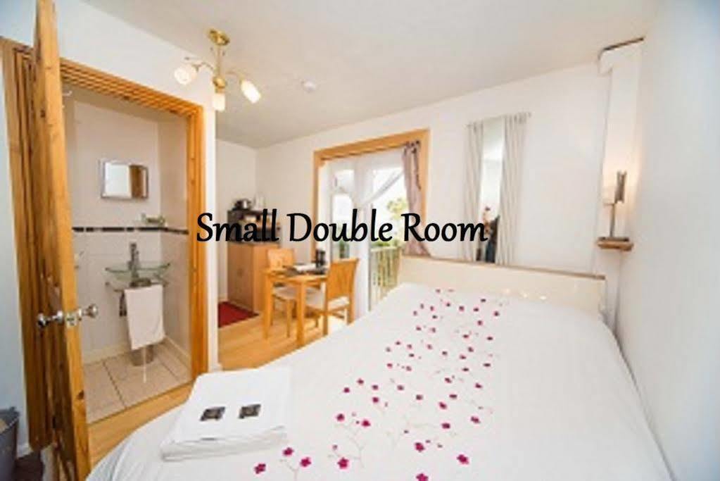 Cozy Snug Room, Short Drive To Lyme Regis, Crackling Fireplace, Private Balcony & Stunning Countryside Views, Free Private Parking & Wifi Axminster Dış mekan fotoğraf