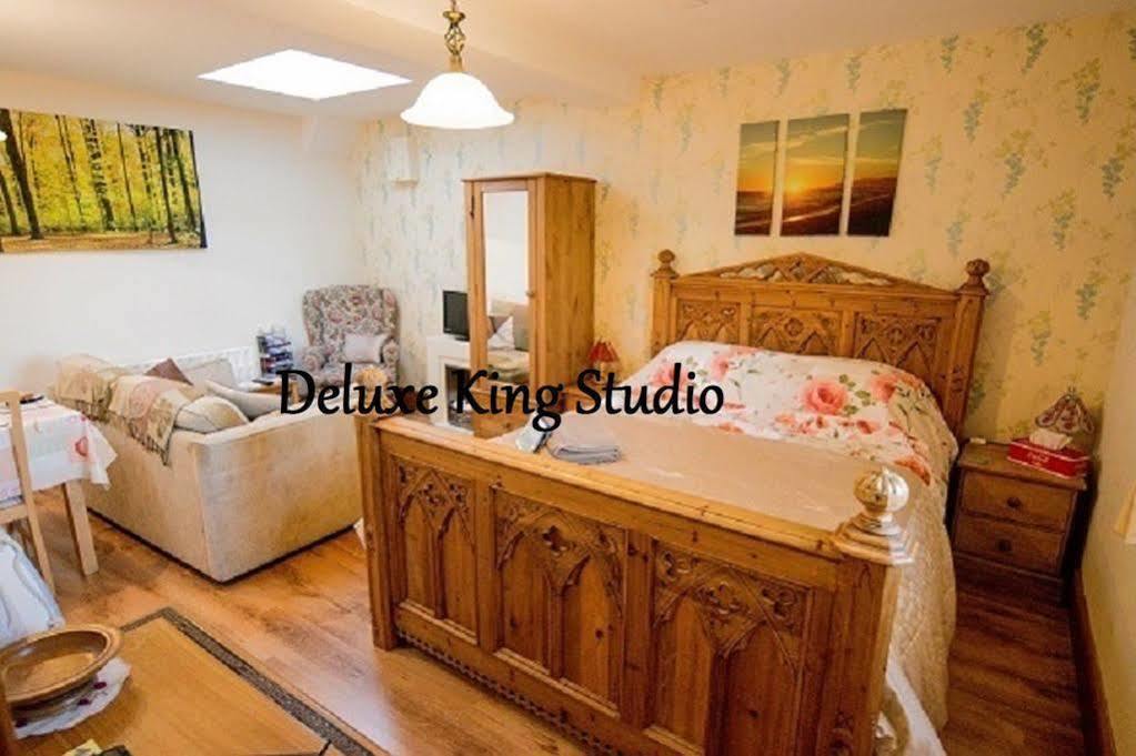 Cozy Snug Room, Short Drive To Lyme Regis, Crackling Fireplace, Private Balcony & Stunning Countryside Views, Free Private Parking & Wifi Axminster Dış mekan fotoğraf
