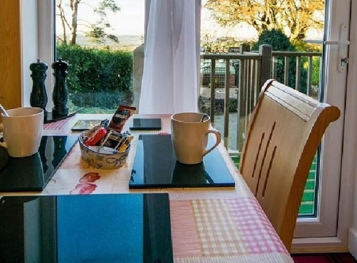 Cozy Snug Room, Short Drive To Lyme Regis, Crackling Fireplace, Private Balcony & Stunning Countryside Views, Free Private Parking & Wifi Axminster Dış mekan fotoğraf